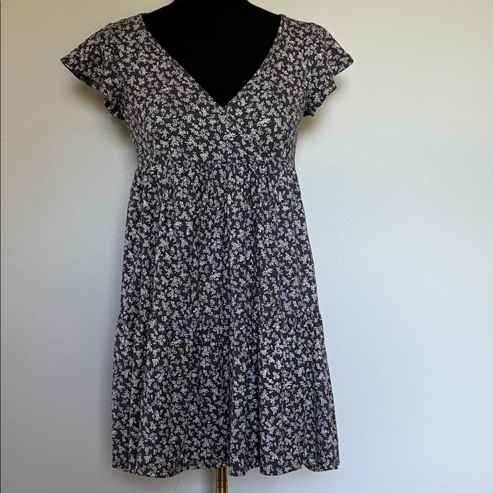 Jessica Simpson Black and White Floral V-Neck Top